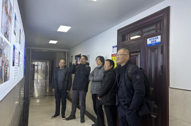 中科大黃漢民教授、清華大學劉強教授 到化學所公司開展學術交流